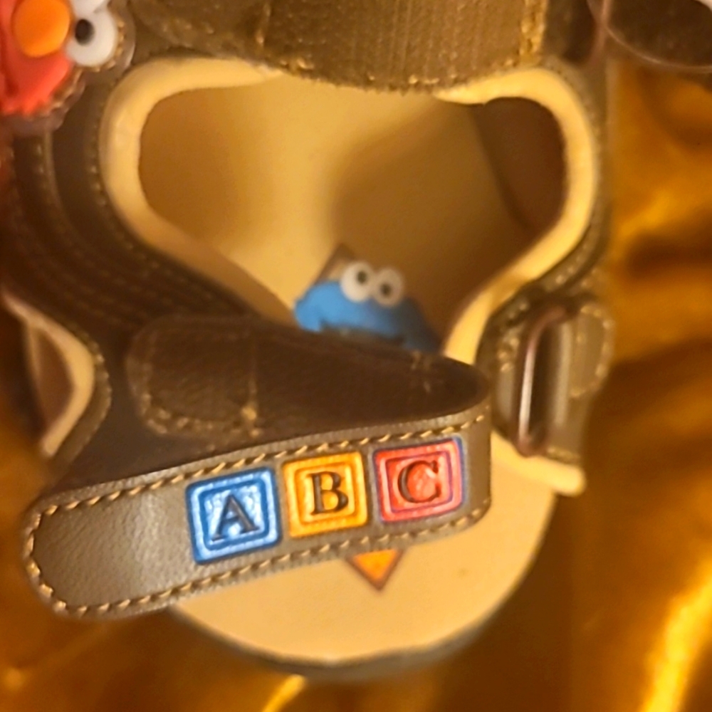 New Еlmo Sesami Street Cute Sandels for a Kid. Size 7. New Newer Worn. - Picture 5 of 6